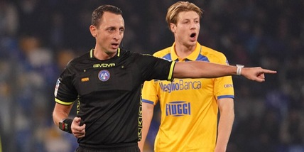 Napoli-Frosinone, un errore arbitrale così non si era mai visto: la moviola