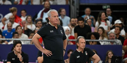 Velasco show in conferenza tra premi, vacanze, cani e pressioni