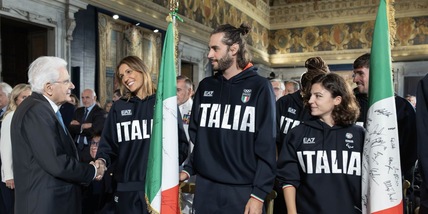 Tamberi si commuove per le parole di Mattarella: l'abbraccio emoziona tutti