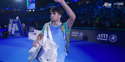 Alcaraz, il bellissimo gesto dopo il ko contro Ruud alle Atp Finals VIDEO Alcaraz, il bellissimo gesto dopo il ko contro Ruud alle Atp Finals VIDEO
