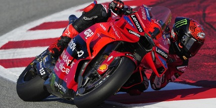 Bagnaia non molla: ottimo a Barcellona, Martin quarto