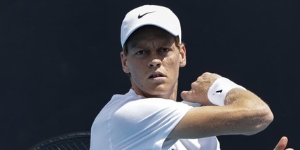 Sinner vince il match pre Australian Open: Tsitsipas battuto Rivivi la diretta