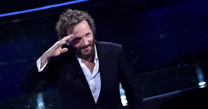 Sanremo 2025, Carlo Conti annuncia Jovanotti. Ma è giallo sui social