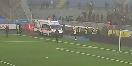 Tifoso della Pro Patria cade dalla Curva a Novara: è gravissimo