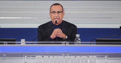 “L’intervento di Papa Francesco una patacca?”. Carlo Conti blasta l’ipotesi con una metafora calcistica