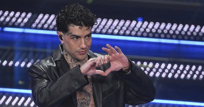 Pagelle Sanremo terza serata: il gesto di Tony Effe e Giulia De Lellis è da applausi