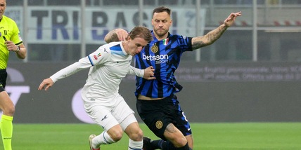 Bufera Rovella, tifosi della Lazio furiosi: "Trattenuto, il gol dell'Inter è irregolare"