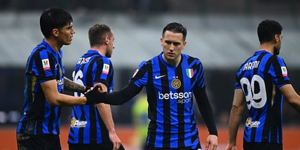 Coppa Italia: Lazio ko, Arnautovic e Calhanoglu regalano all'Inter il derby in semifinale con il Milan. Ma quante polemiche. Rivivi la diretta