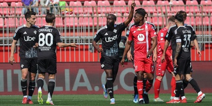 Como, tris in rimonta nel derby con il Monza: Nesta sempre più solo in fondo alla classifica