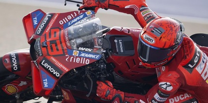 MotoGp, GP Qatar: Marc Marquez domina la gara Sprint davanti al fratello, Bagnaia solo ottavo