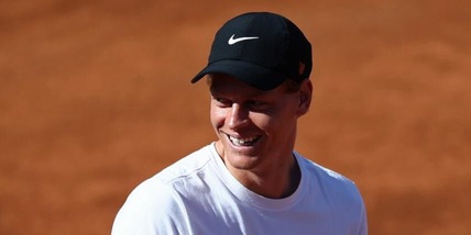 Sinner torna 'bambino' a Roma: risate in campo con i suoi baby tifosi al Foro Italico