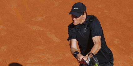 Sinner alza l'asticella: è rimasto sul Centrale ad allenarsi dopo la vittoria con De Jong