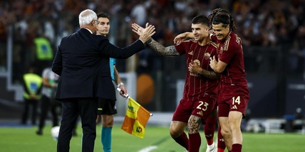 Roma, l'ultima all'Olimpico è una festa: Milan battuto e Champions ancora possibile