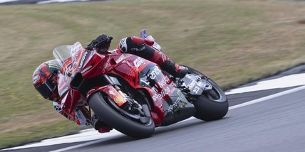 MotoGp, Quartararo da urlo a Silverstone: pole davanti a Alex Marquez e Bagnaia