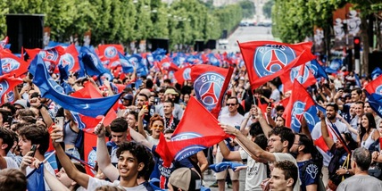 Psg prepara la festa Champions sugli Champs-Elysées, mentre l'Inter a Malpensa...