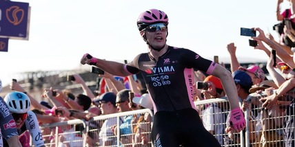 Giro d’Italia: a Kooij l’ultima tappa, a Simon Yates la maglia rosa davanti a Del Toro e Carapaz