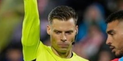 Incredibile Italia: contro la Moldavia un arbitro frontman di una rock band