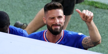 Mondiale per club: se Giroud si dimentica persino la maglia nello spogliatoio