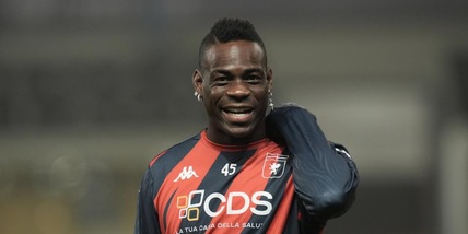 Balotelli è svincolato dal Genoa e attacca Vieira: "Protagonismo oppure gli sto sui c..."