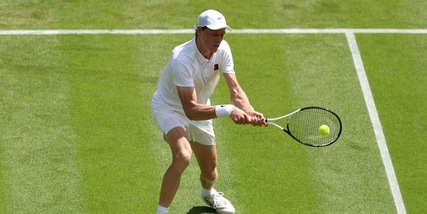 Servizio migliorato e nuovo stile, così Sinner dà la caccia ad Alcaraz a Wimbledon
