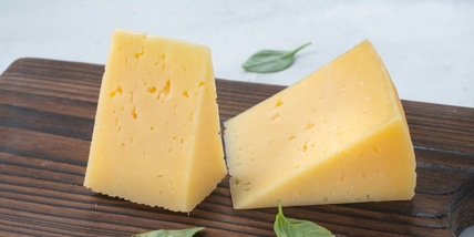 È vero che mangiare formaggio a cena può causare incubi? Un nutrizionista spiega tutto