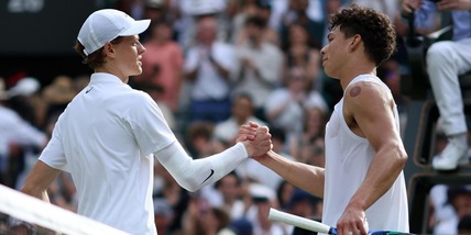 Sinner trionfa contro Shelton 7-6, 6-4, 6-4. Jannik vola in semifinale a Wimbledon