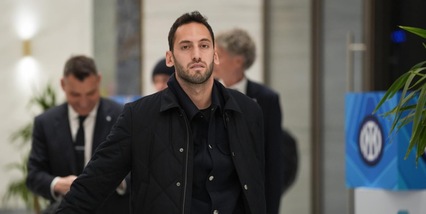 Calhanoglu spegne le voci: "Voglio restare all'Inter". Poi parla delle polemiche con Lautaro
