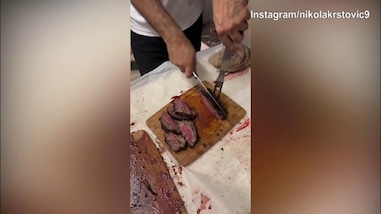 Lecce, futuro da decifrare per Kristovic: lui si gode una grigliata di carne