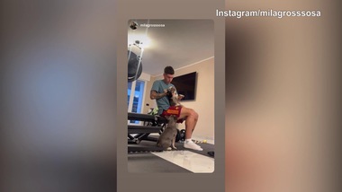 Roma, guarda Soulè come si diverte con...il gatto