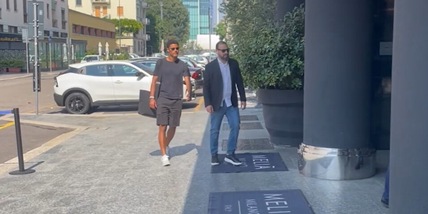 Milan, De Winter in città: visite mediche poi la firma