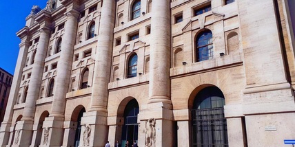 Borsa: Milano positiva (+0,45%), corre Leonardo, debole Stm