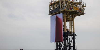 Protesta Greenpeace, opera d'arte su piattaforma gas Shell