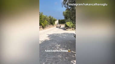 Inter, guarda Calhanoglu a bordo di...una 500 d'epoca