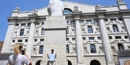 Borsa: Milano chiude sopra i 43mila punti, +0,89%
