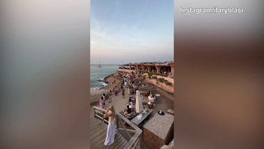 Ilary Blasi, prosegue la vacanza: che vista dalla spiaggia!