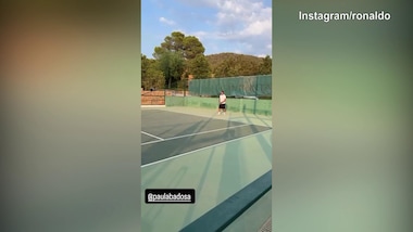 Tennis, Ronaldo "il fenomeno": che scambi con Paula Badosa!