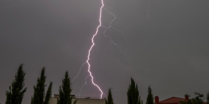 Forte temporale sulla Romagna, grandine e strade allagate
