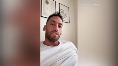 Salt Bae arriva a Milano, i saluti di Calhanoglu e Mourinho