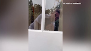 Beckham festeggia con Simba la giornata dei cani