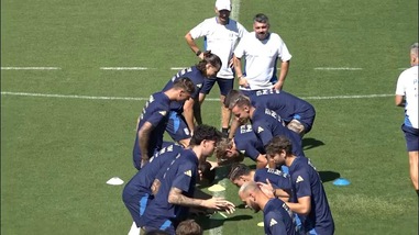 Testa, collo, mento, piedi...ecco l'esercizio della Nazionale