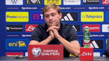 Barella finisce la conferenza, Gattuso scherza: "Buon appetito..."