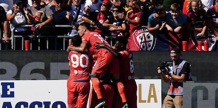 Cagliari, primi tre punti in campionato contro il Parma: decidono Mina e Felici