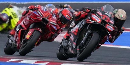 MotoGP, Misano: Marquez vince, Bezzecchi lotta ma è secondo. Bagnaia cade