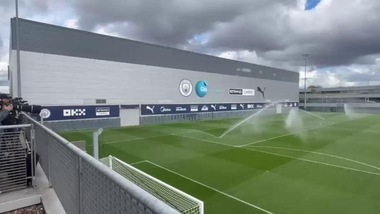 Il Manchester City si allena in vista del Napoli: Donnarumma è carico