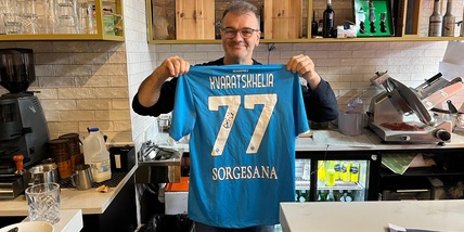 Nel locale Salvi’s Mozzarella, il ristorante preferito dai giocatori di City e United