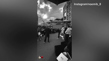 Presentazione da urlo per Totti: Noemi riprende tutto e posta un cuore...