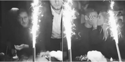 Totti, che festa per i suoi 49 anni: i baci di Noemi e la torta con le candeline scintillanti