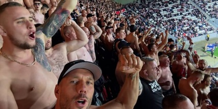 Sfidò l'Italia al Mondiale 2006: a torso nudo tra gli ultras del suo club, lo riconoscete?