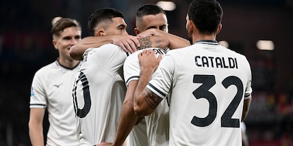 La Lazio travolge il Genoa. Il Torino perde a Parma