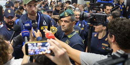 Gli azzurri del volley atterrano a Roma e raccolgono gli applausi dei tifosi